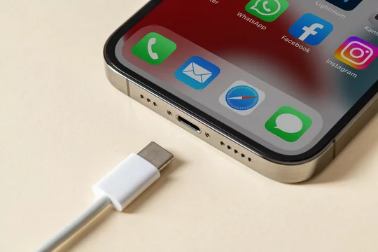 Замена разъема зарядки на iPhone в Перми