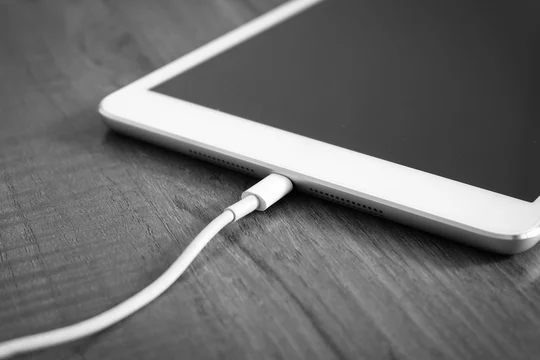Замена разъема зарядки на iPad в Перми